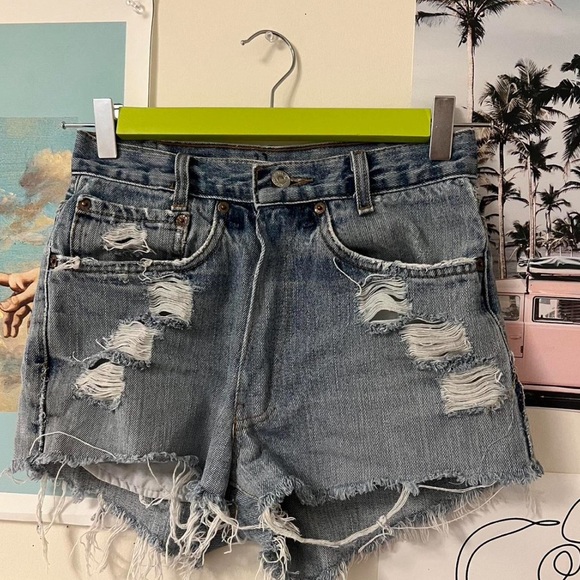 Levi’s 550 denim shorts in excellent condition - Picture 2 of 2